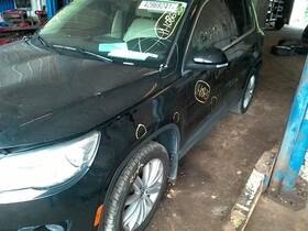 564.vw1t11 Volkswagen Tiguan 2011 Jack 10225353