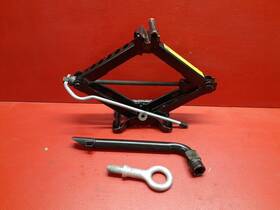 31329001 Volvo 2004 - 2013 V50 C30 S40 C70 Emergency Spare Tire Lift Jack With Lug Wrench