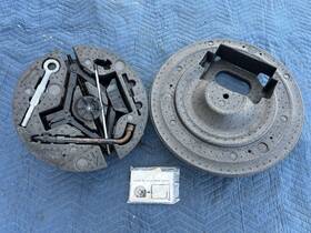 4290e Volvo 2008-2013 Xc70 17 Inch Spare Tire Hold Bracket And Jack Set Towing Eye #4290e