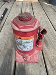 Ford Super Duty 6 Ton Screw Bottle Jack Oem DC34-17A078-AB. Fixed Price $47.00.