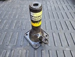 1990-1995 Toyota 4RUNNER Bottle Jack 1500KG 09111-35150. Fixed Price $50.00.