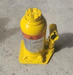 Ford Superduty 4 Ton Bottle Jack - Oem Yellow. Fixed Price $58.95.